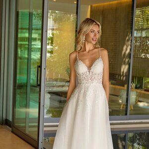 New Off White Romantic Wedding Gown w/ Floral Motif & Layered Skirt JT2633LW